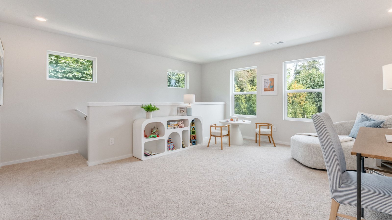 Loft area wall-to-wall carpet