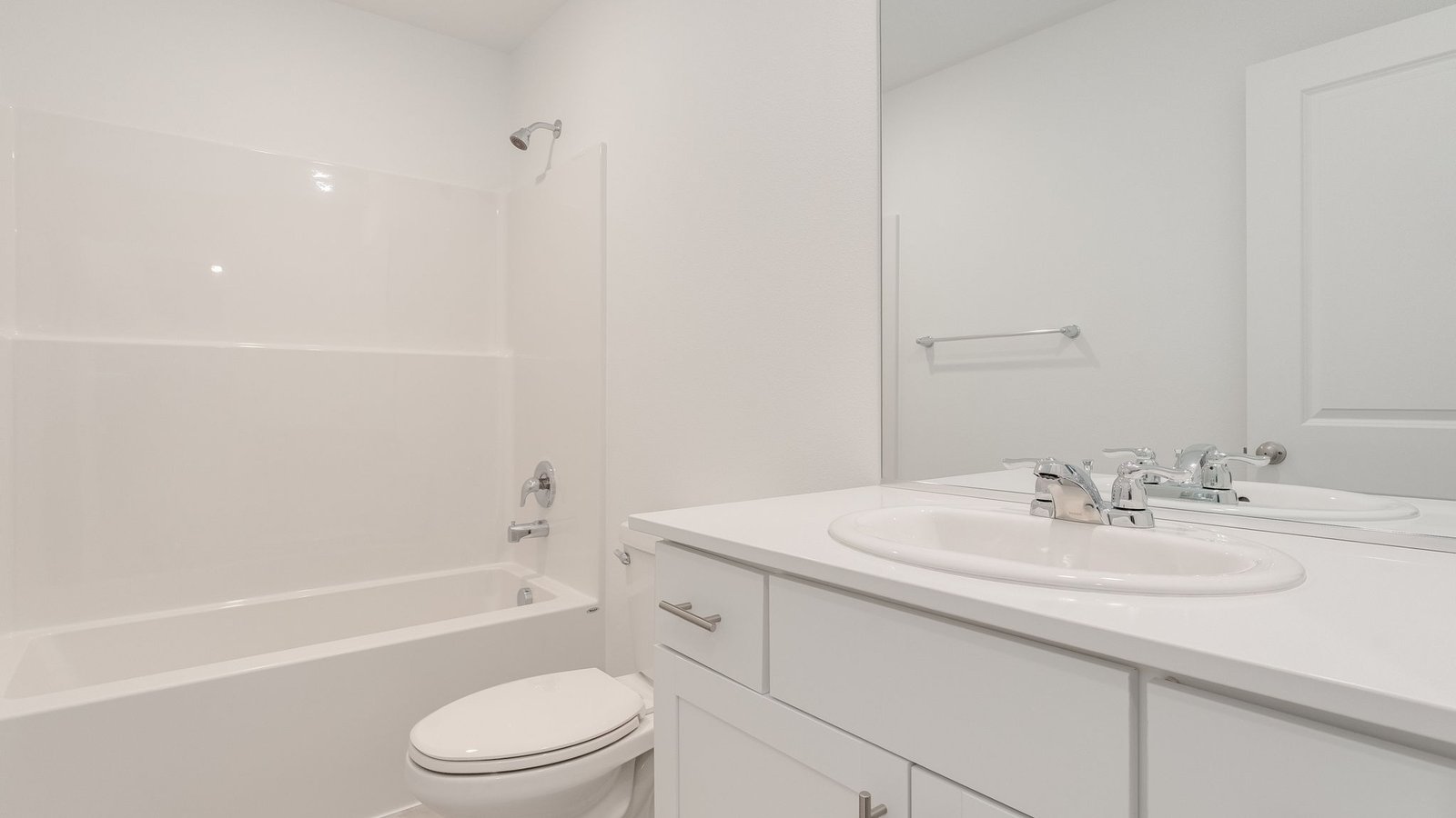 Hall bathroom with combination tub/shower and quartz counters
