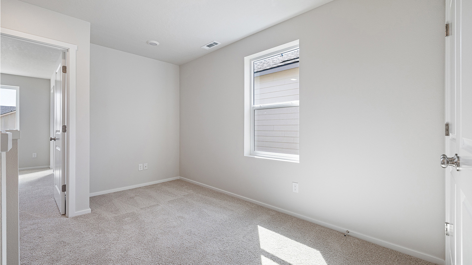 Loft area wall-to-wall carpet