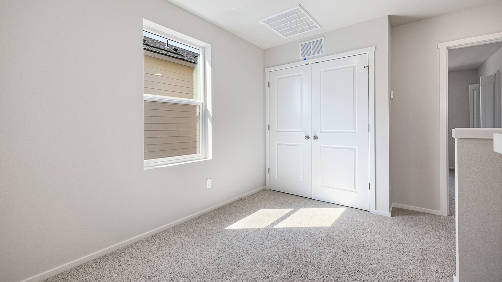 Loft area wall-to-wall carpet