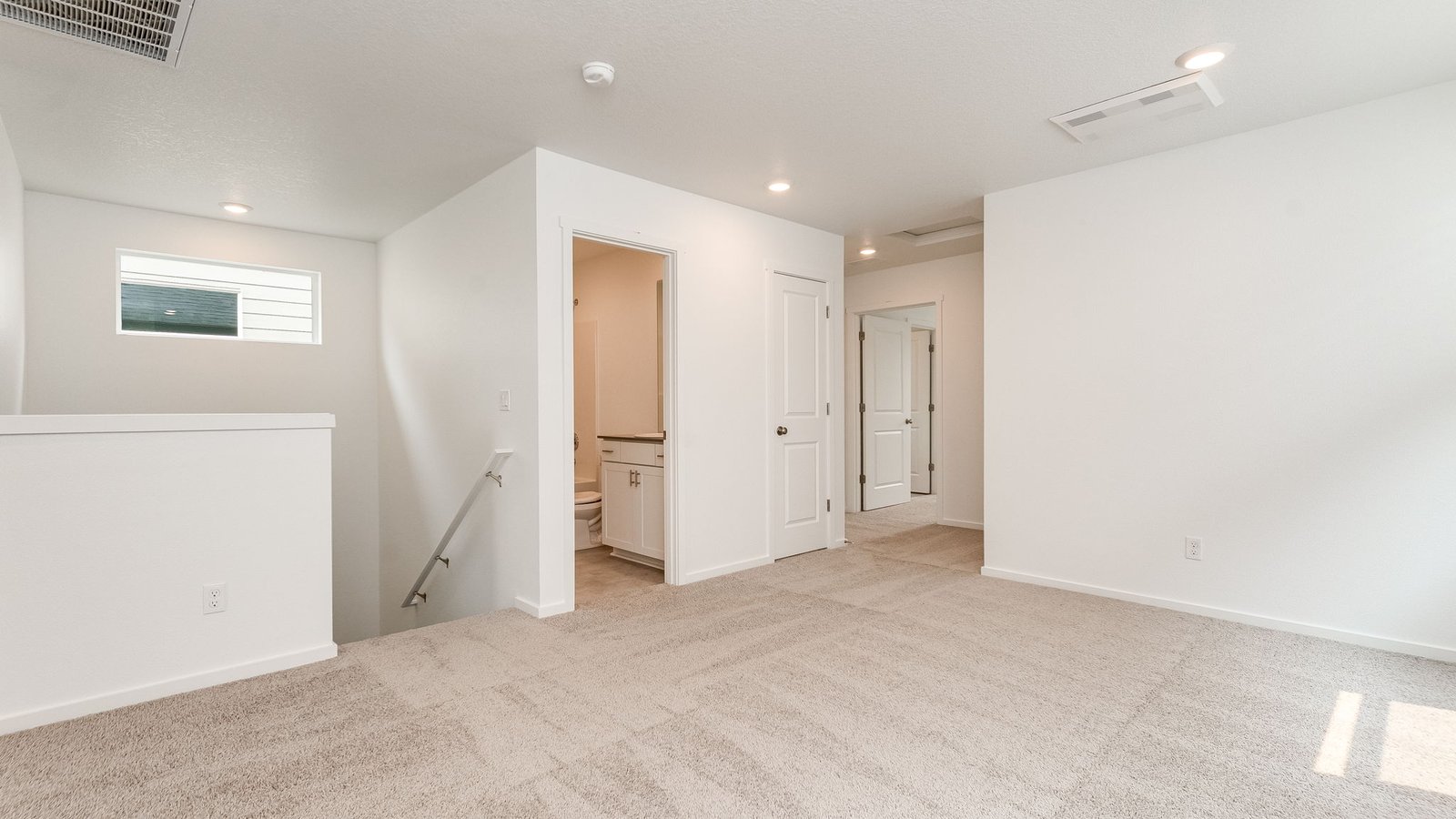 Loft area wall-to-wall carpet