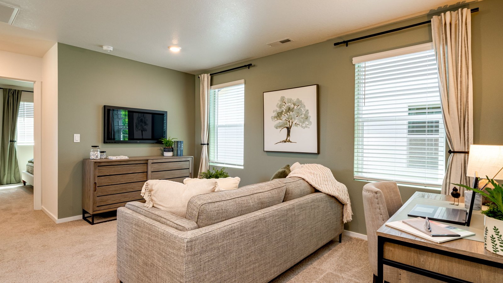 Loft area wall-to-wall carpet