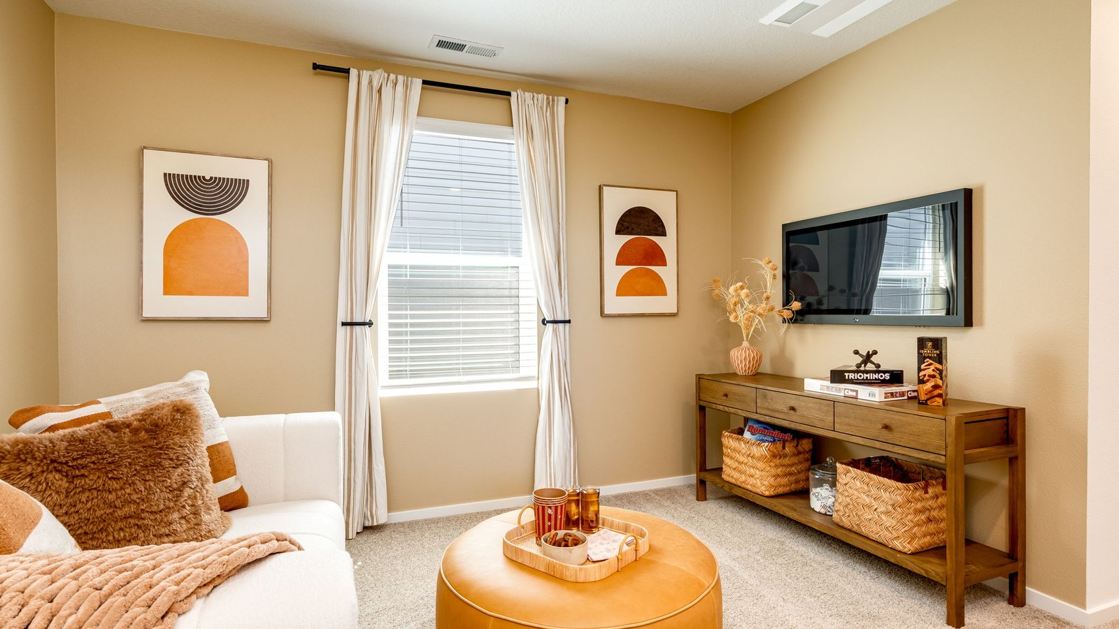 Loft area wall-to-wall carpet