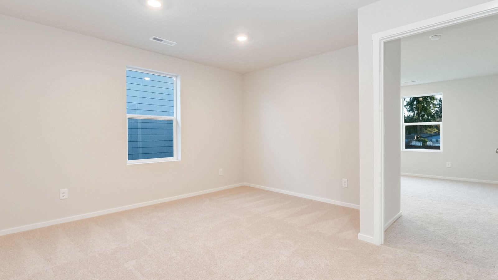Loft area wall-to-wall carpet