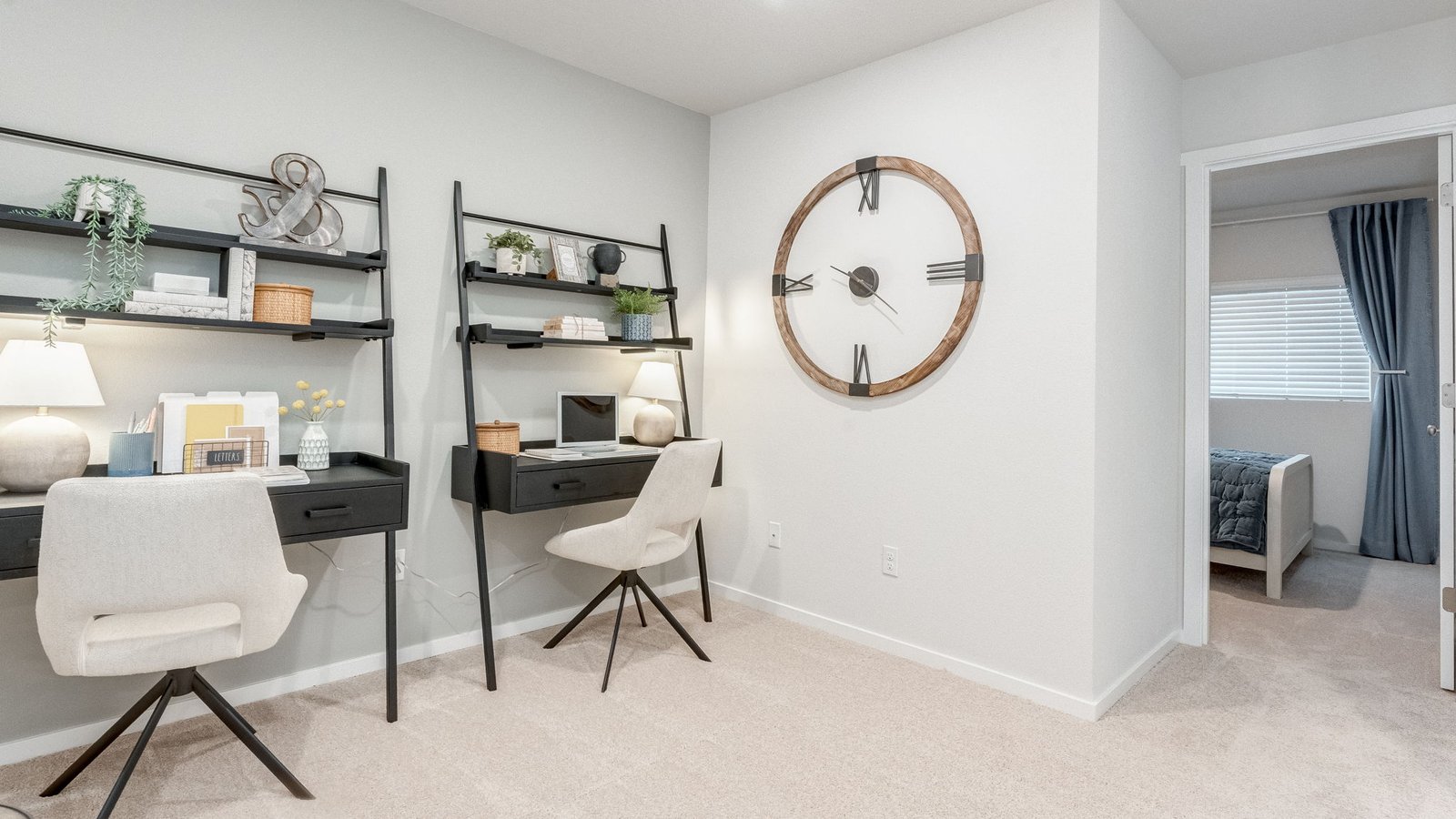 Loft area wall-to-wall carpet