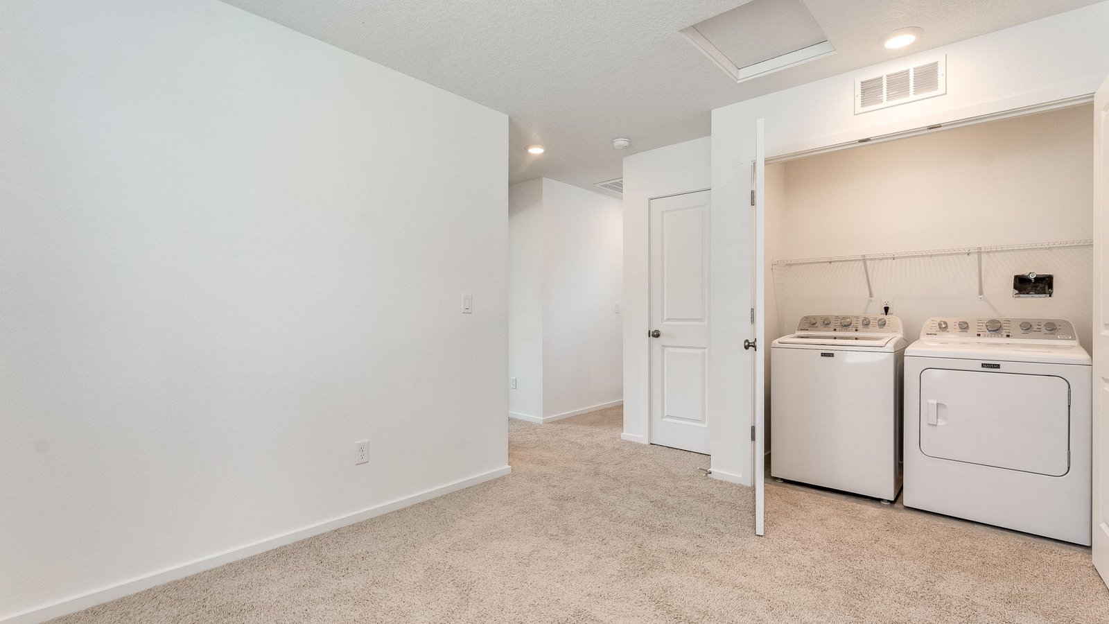 Loft area wall-to-wall carpet