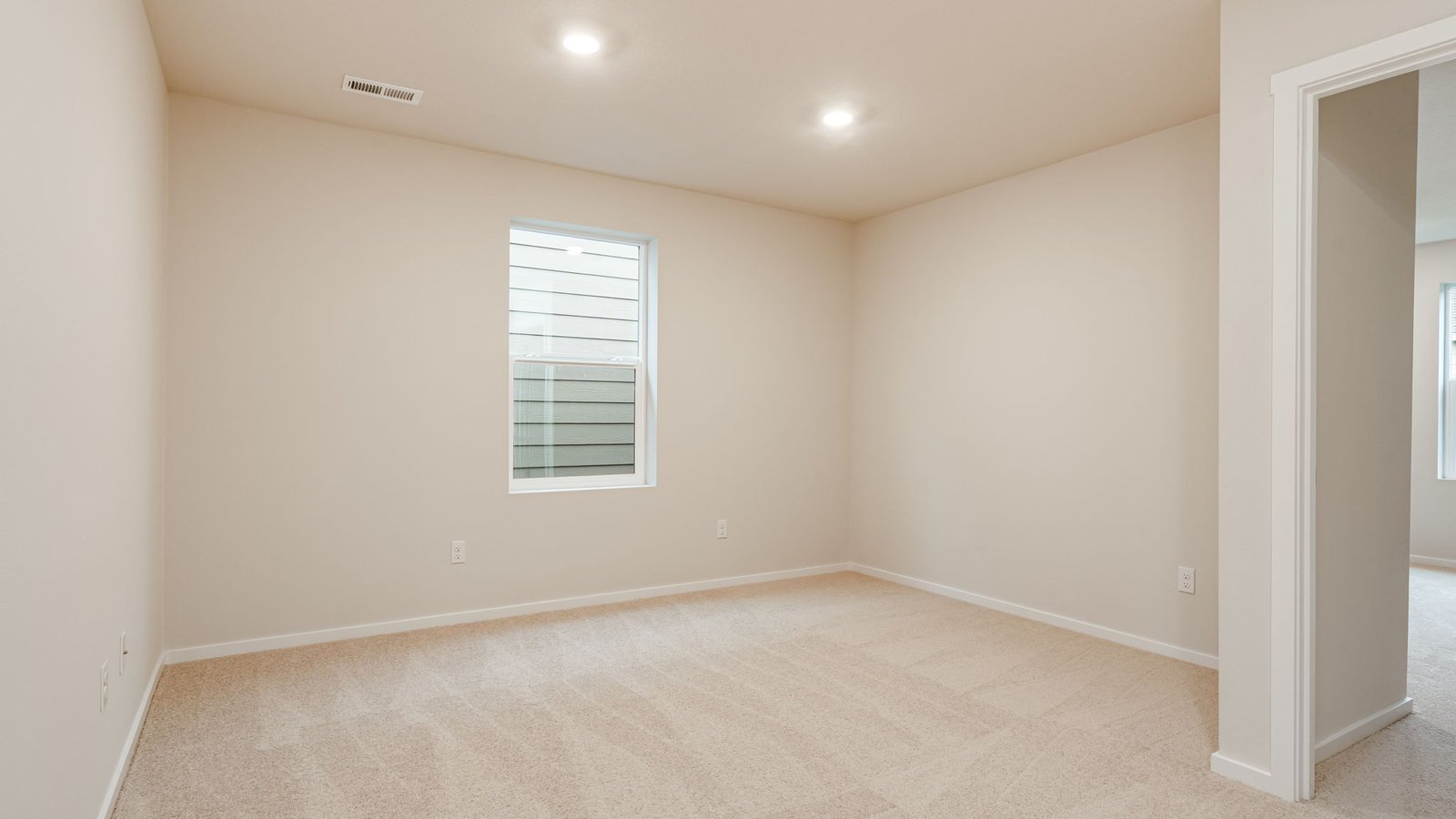 Loft area wall-to-wall carpet