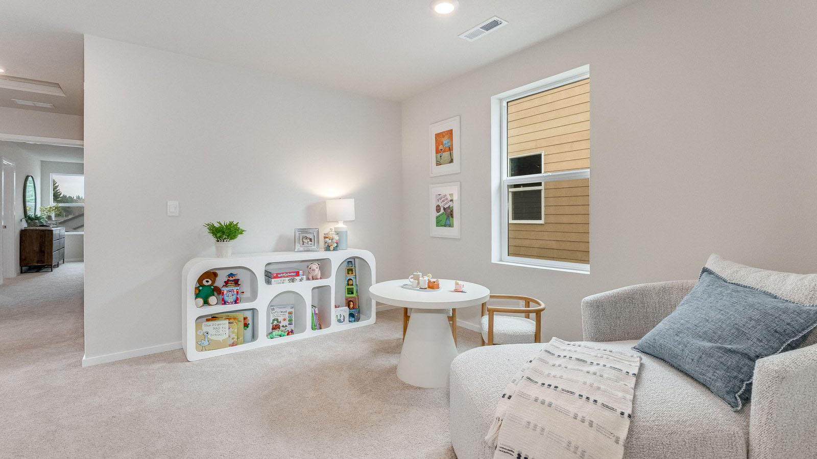 Loft area wall-to-wall carpet