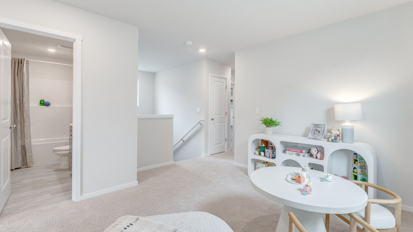 Loft area wall-to-wall carpet