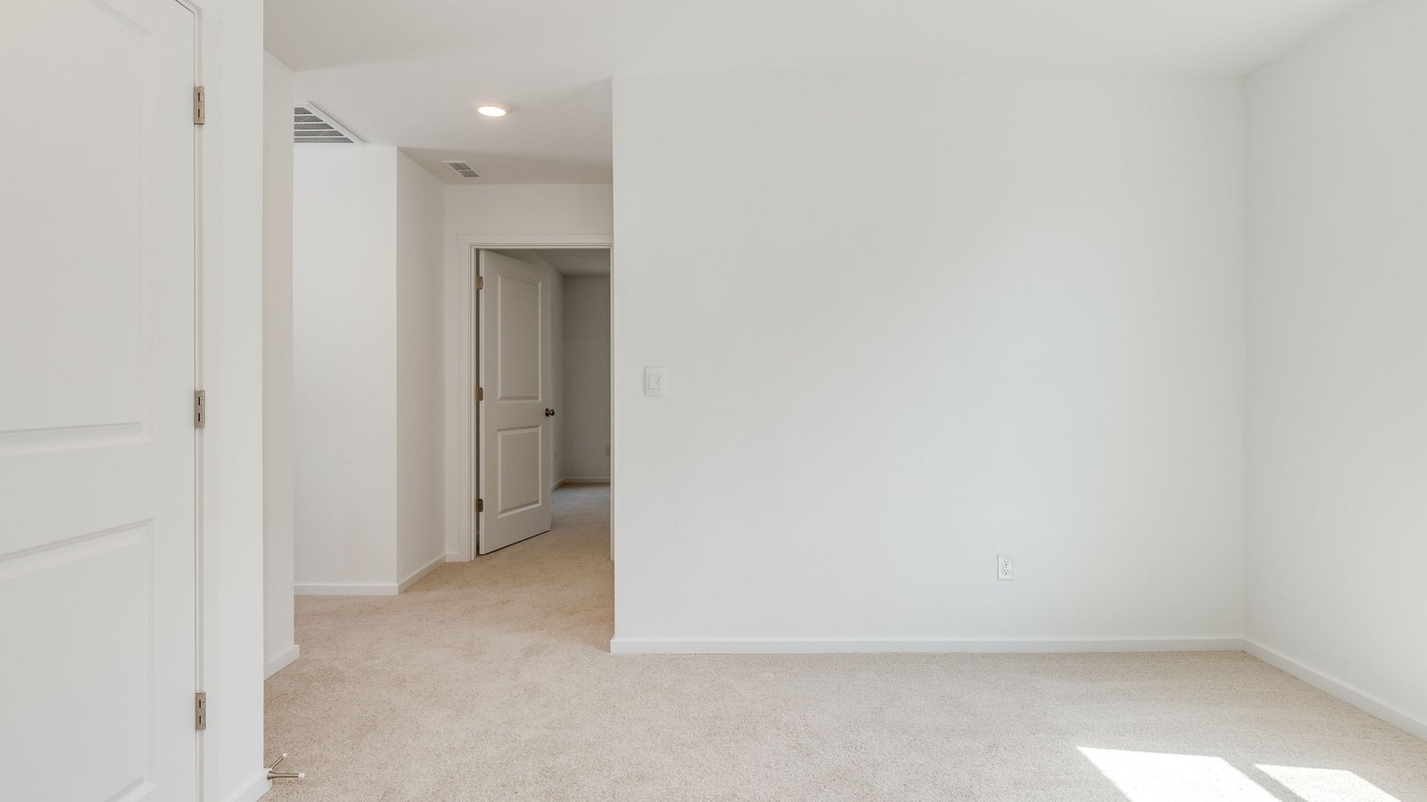 Loft area wall-to-wall carpet