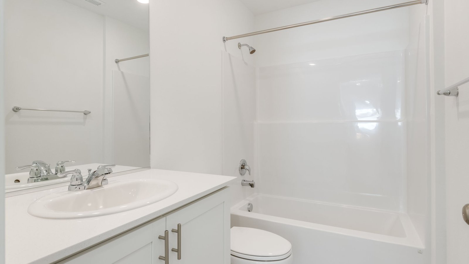 Hall bathroom with combination tub/shower and quartz counters