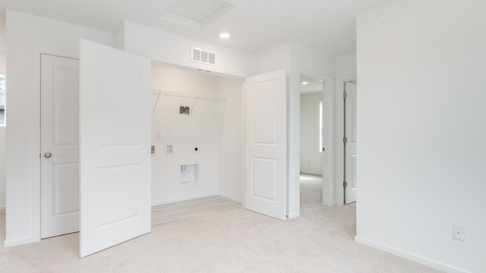 Loft area wall-to-wall carpet