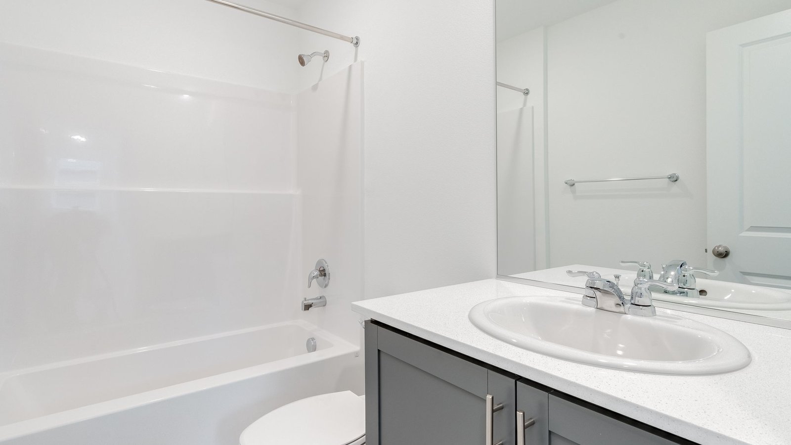 Hall bathroom with combination tub/shower and quartz counters