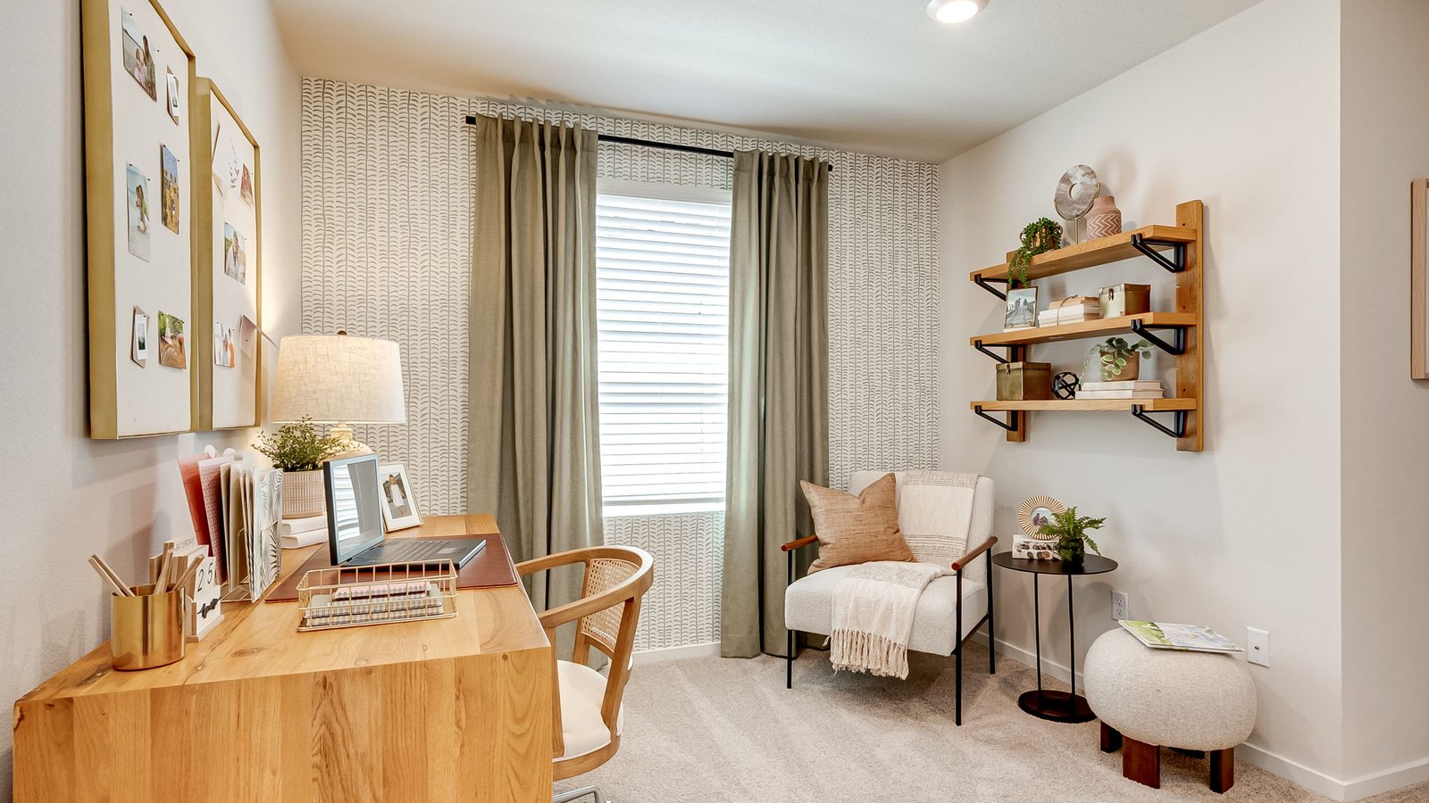 Loft area wall-to-wall carpet