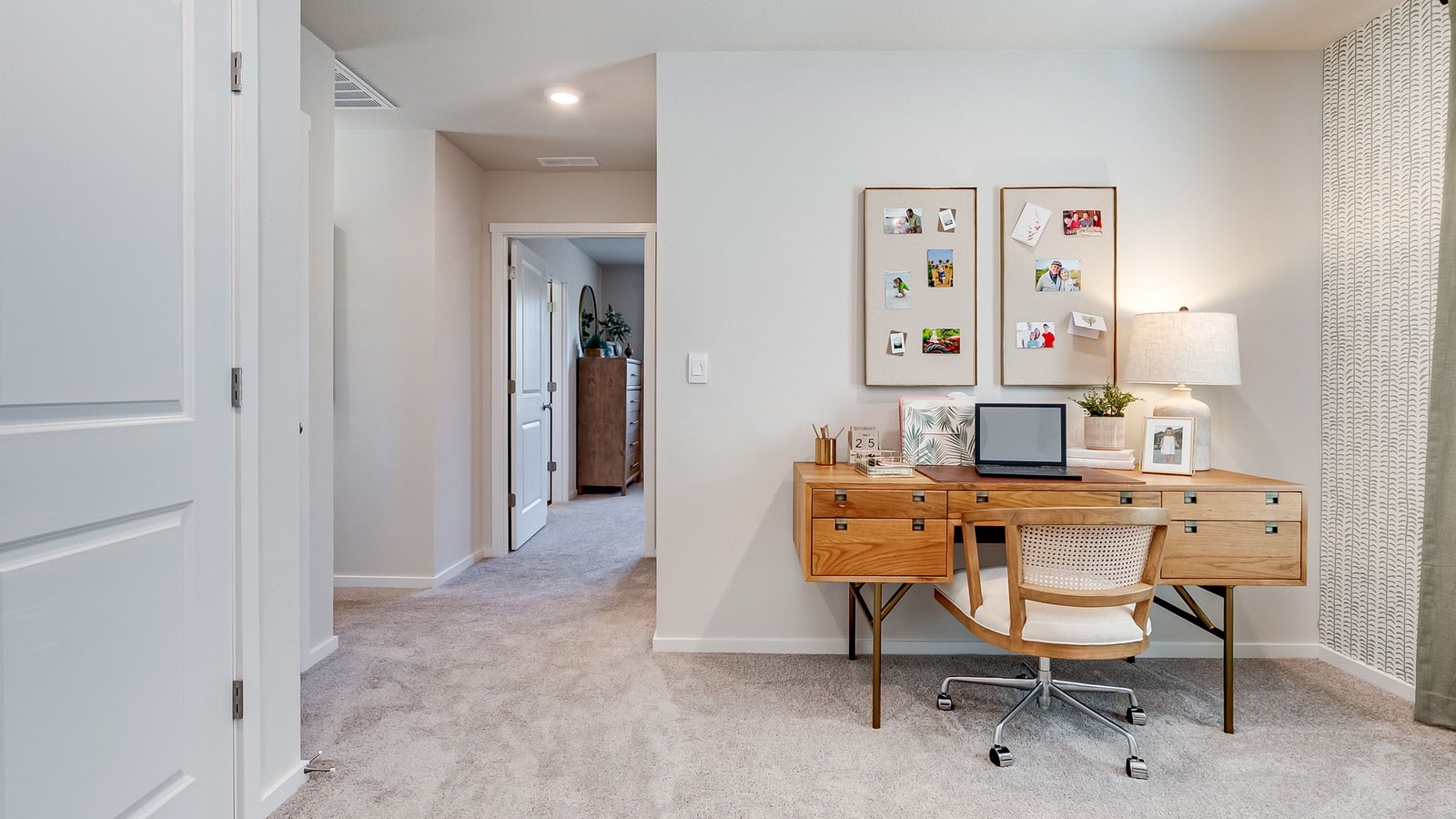 Loft area wall-to-wall carpet
