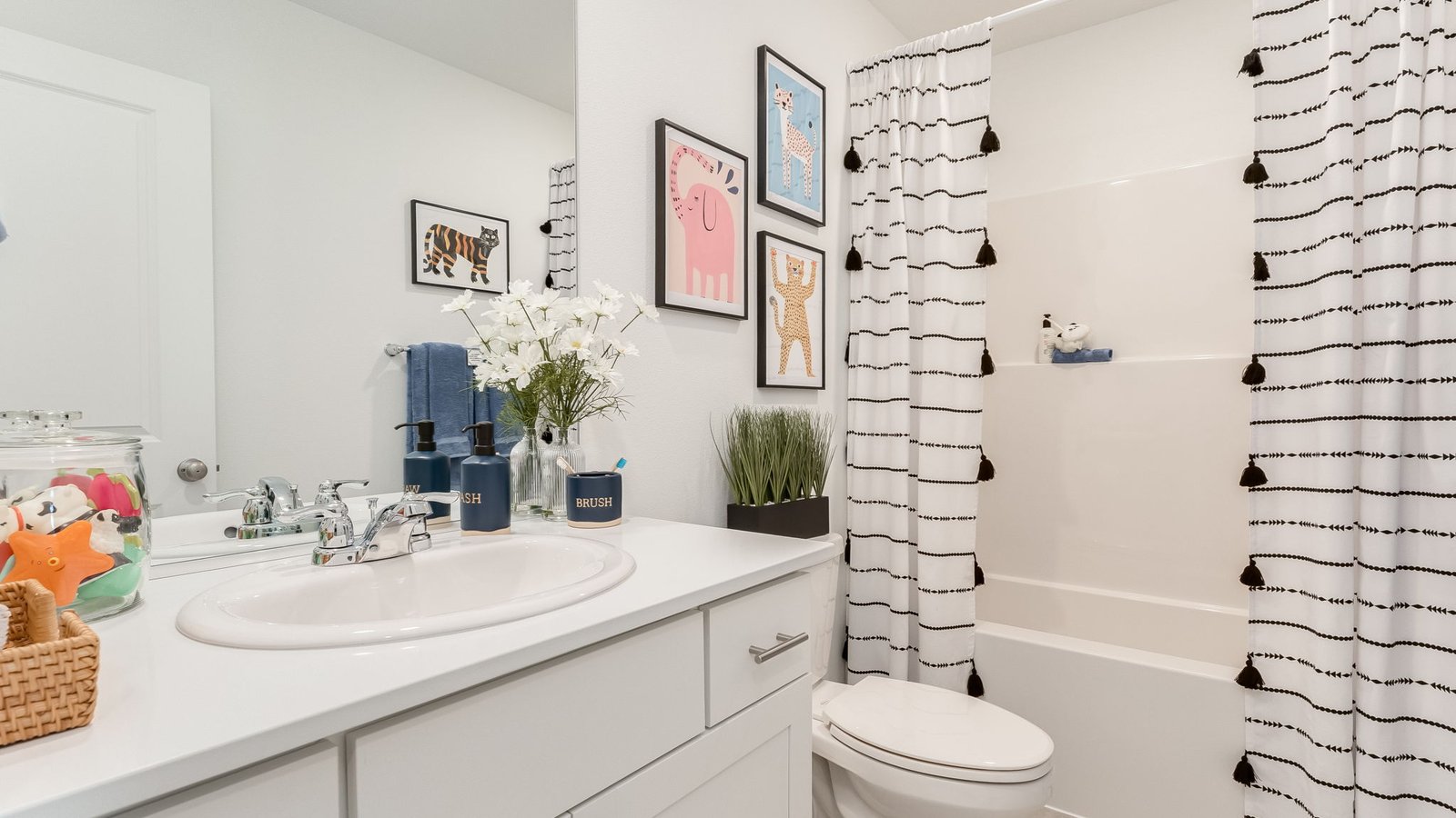 Hall bathroom with combination tub/shower and quartz counters