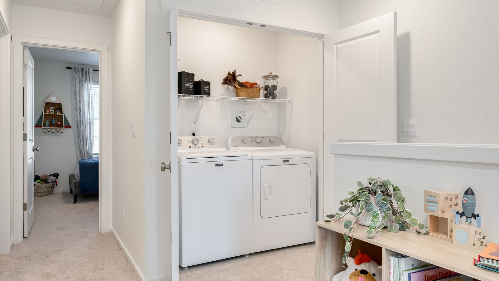 Laundry closet with wire shelves and washer and dryer hookups