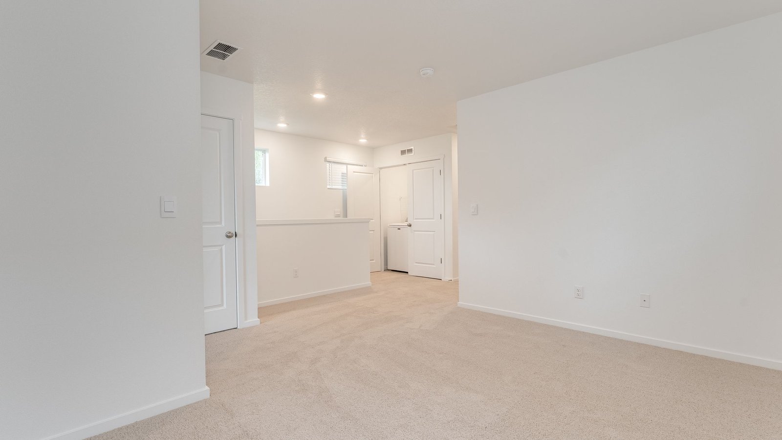 Loft area wall-to-wall carpet
