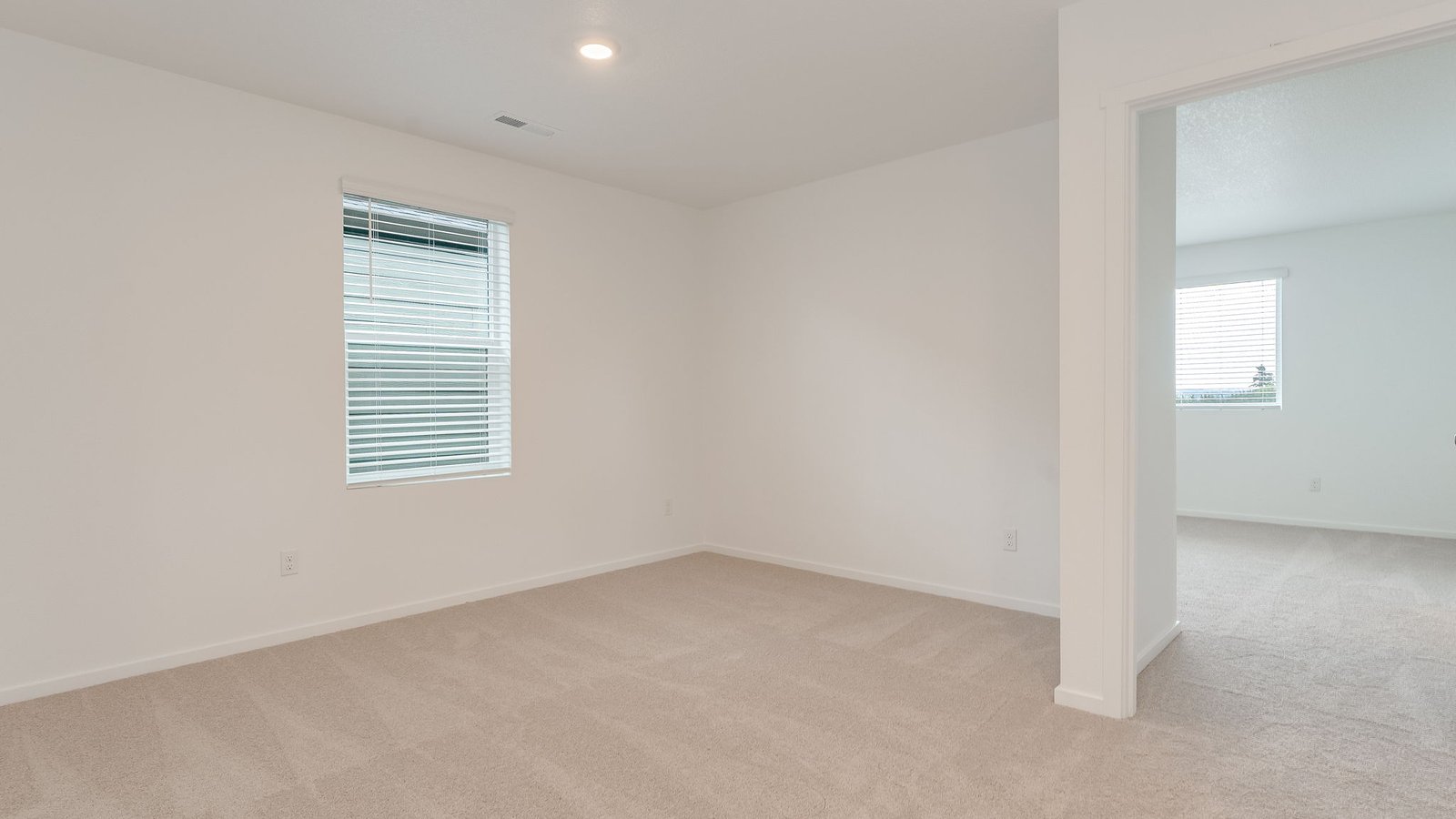 Loft area wall-to-wall carpet