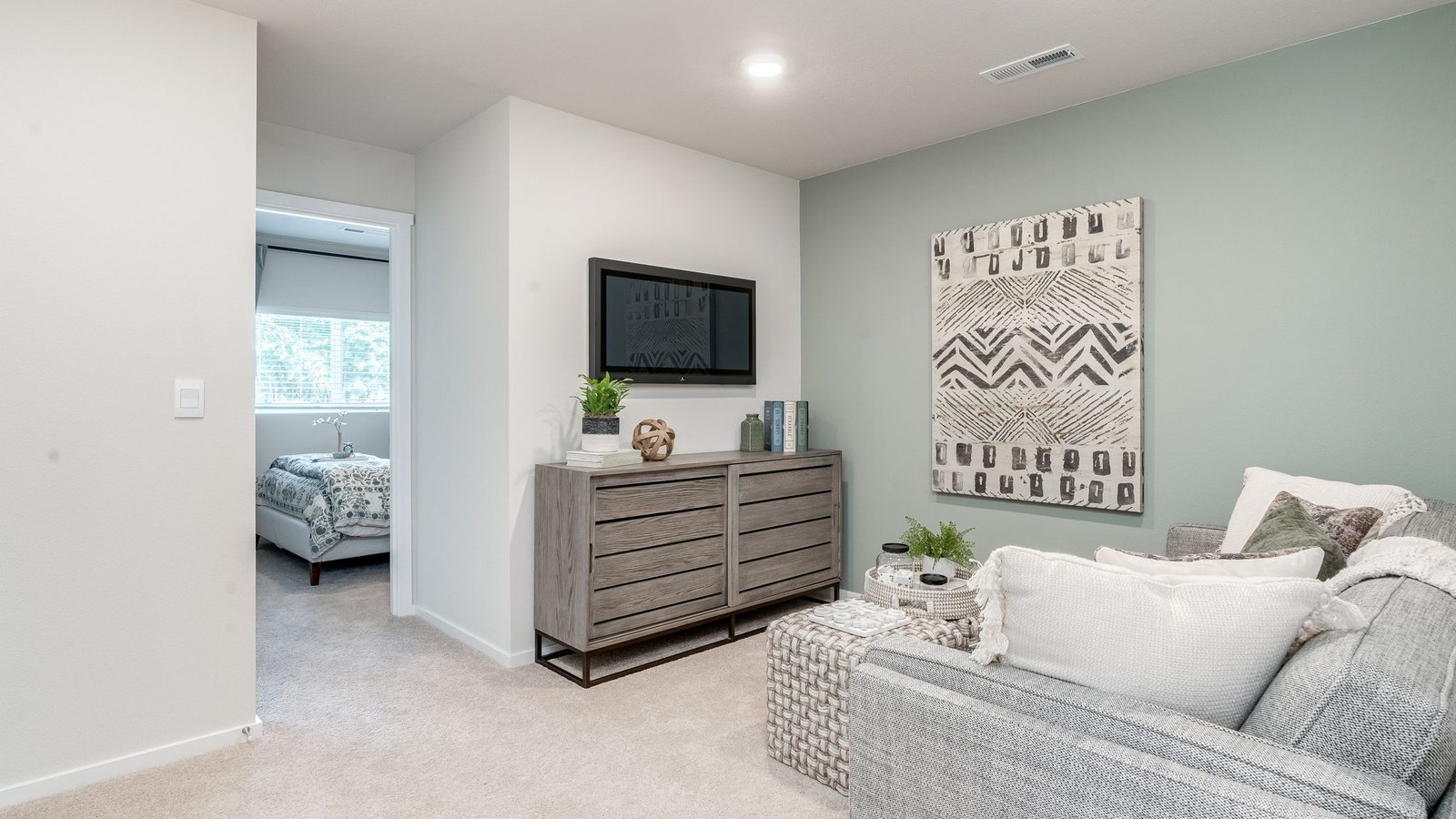 Loft area wall-to-wall carpet