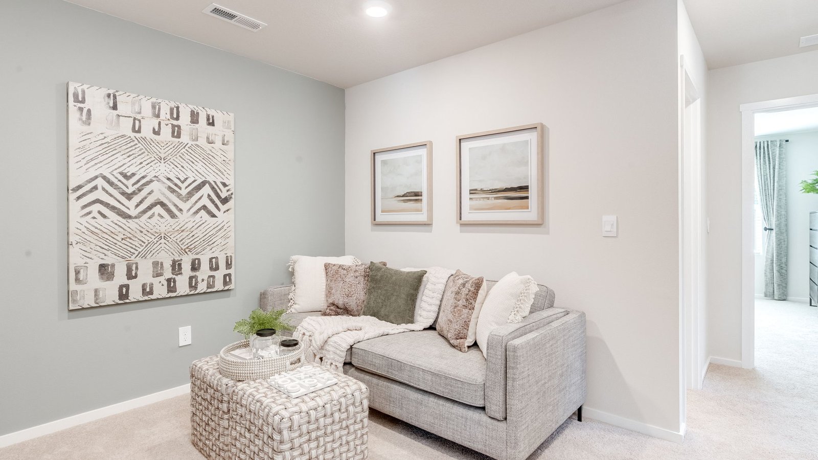 Loft area wall-to-wall carpet