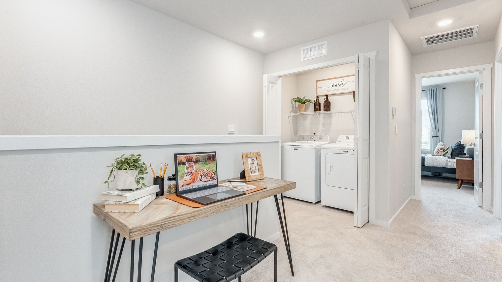 Loft area wall-to-wall carpet