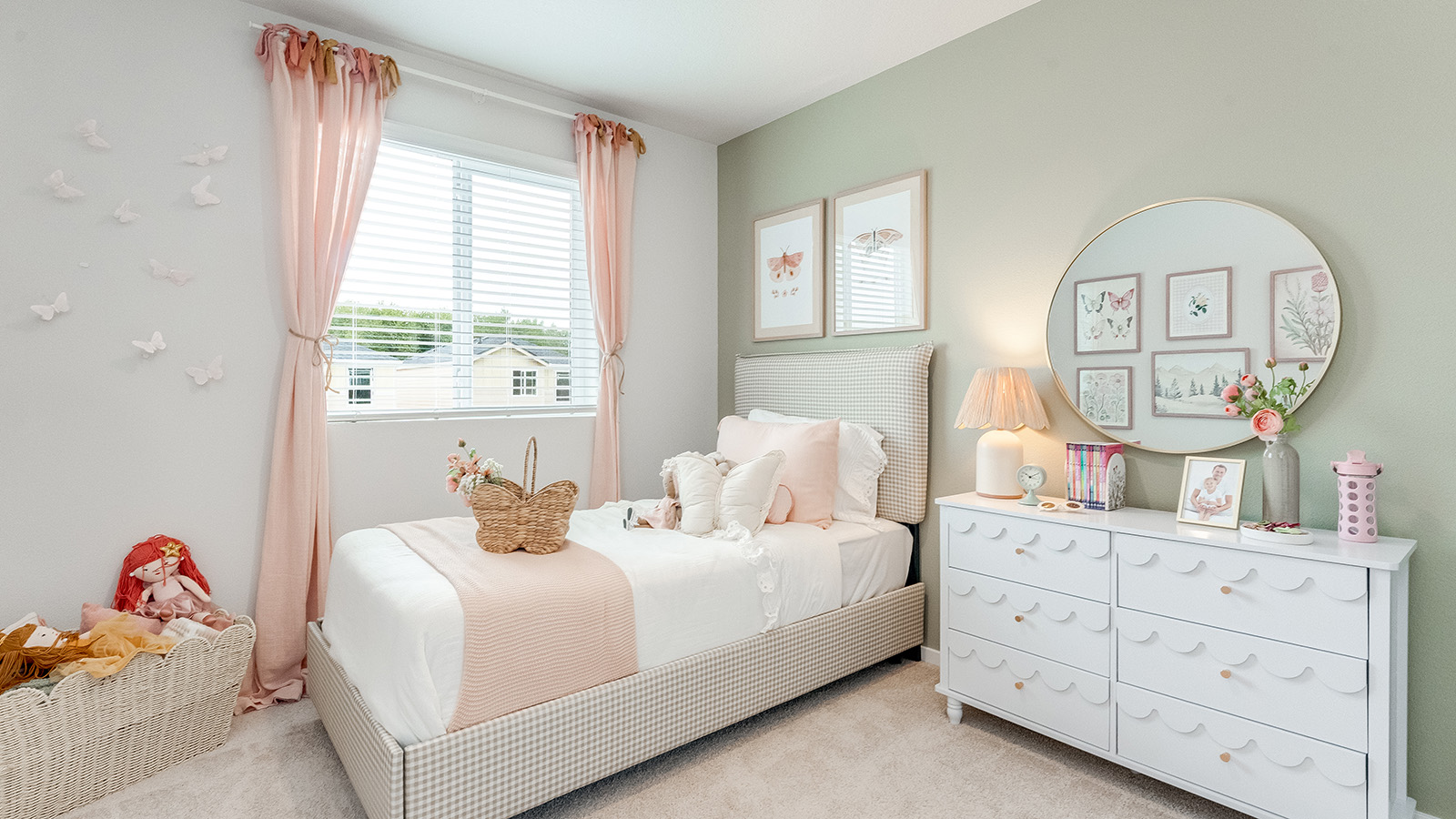 Bedroom with wall-to-wall carpet and a closet