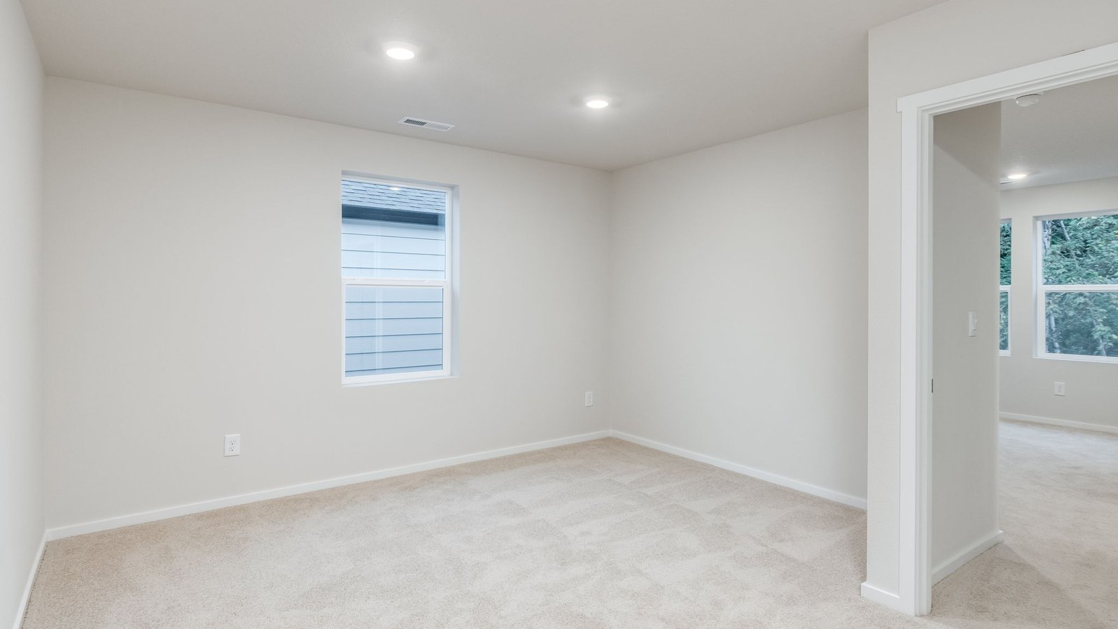 Loft area wall-to-wall carpet