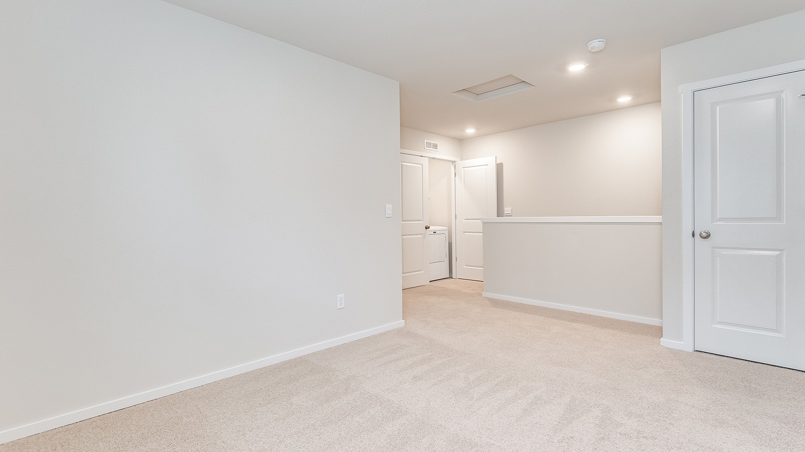 Loft area wall-to-wall carpet