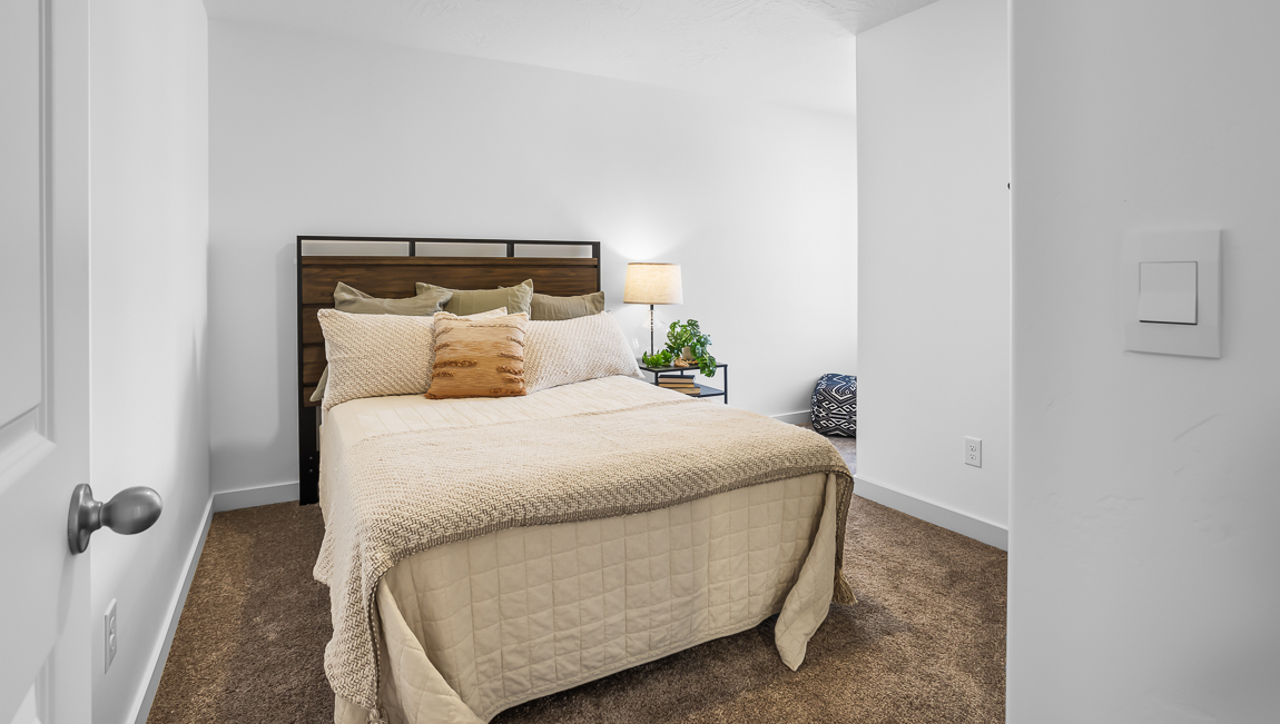 Secondary bedroom with alcove