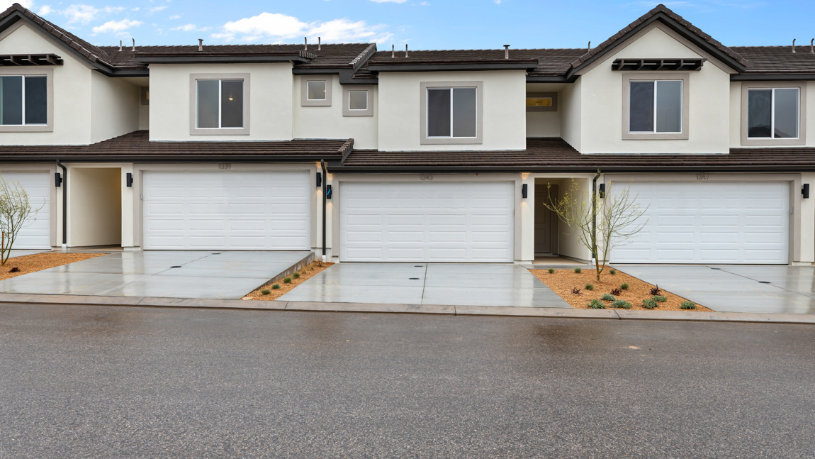 Brand new two story town home in Washington, Utah with two car garage