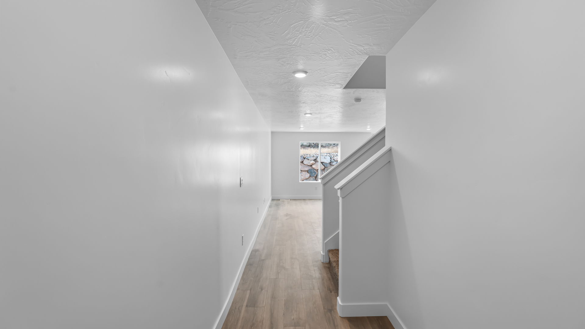 Spacious entry into main living area.