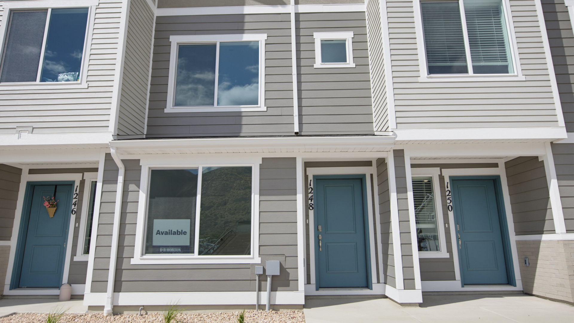 1237 N 235 E #220 exterior