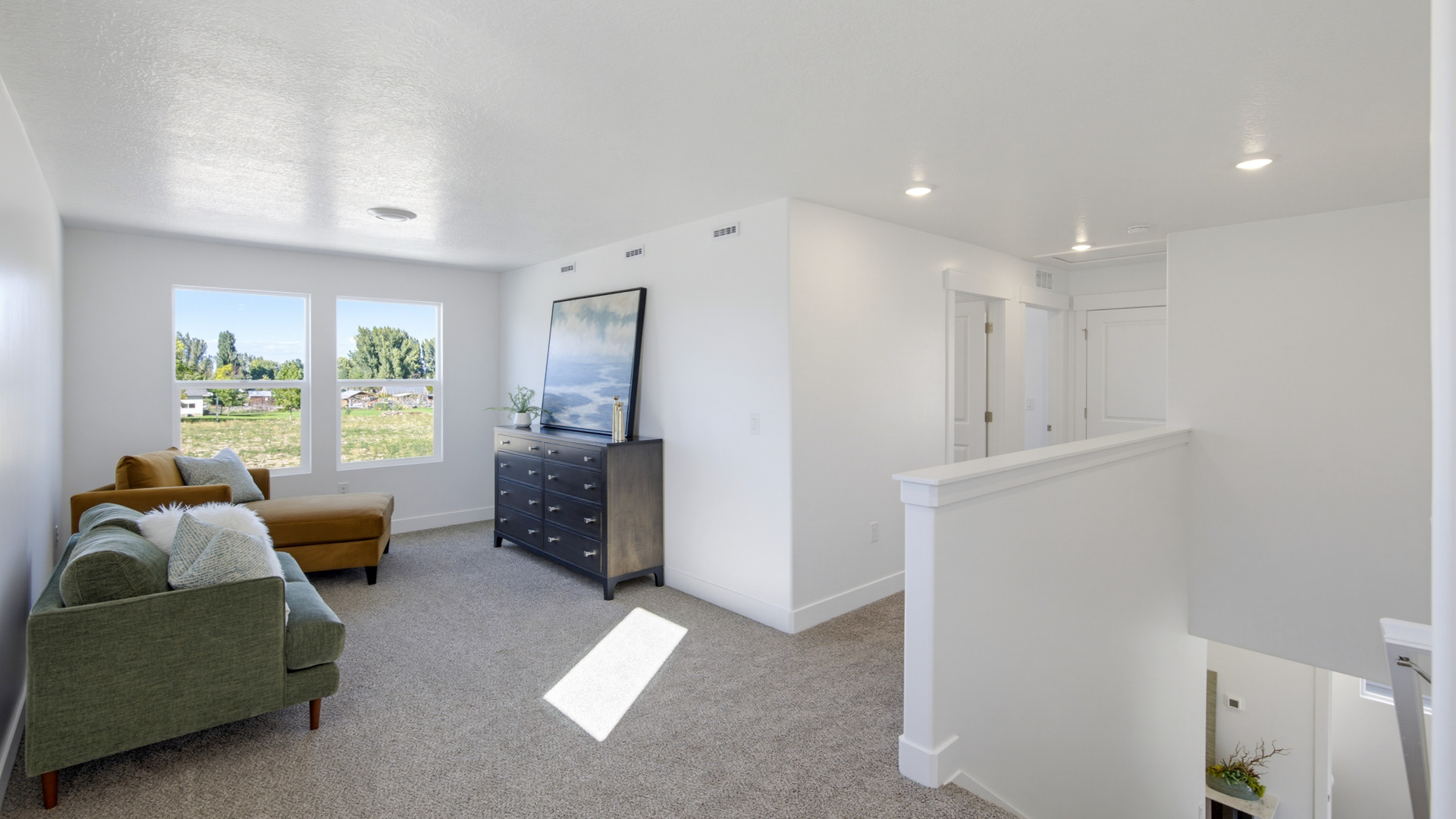 Upstairs loft with windows.