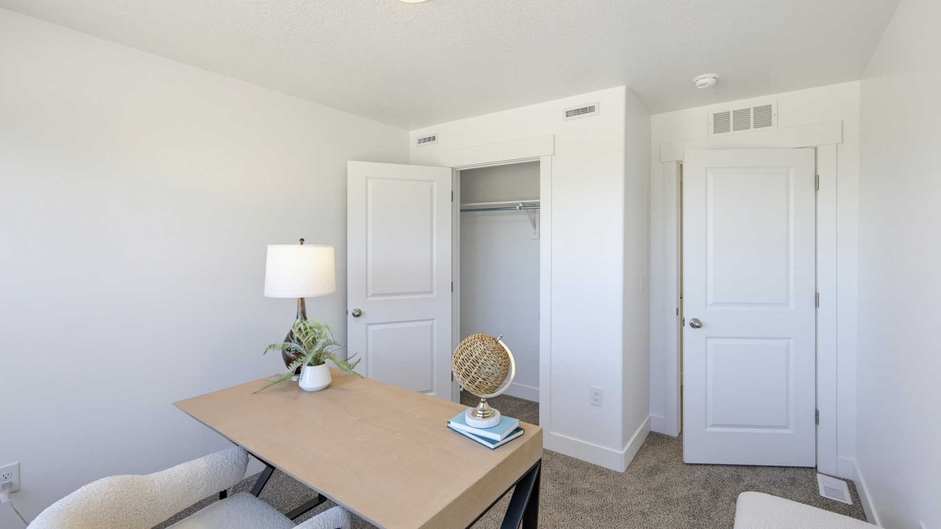 Bedroom/office space.