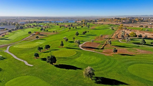 Community accessible neighboring golf course
