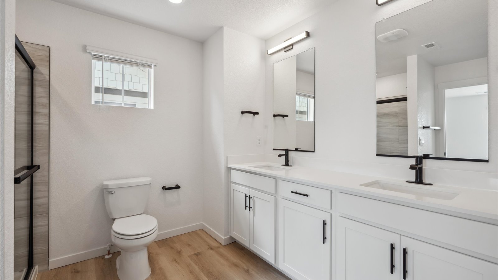 primary bath in new home in Aurora, CO
