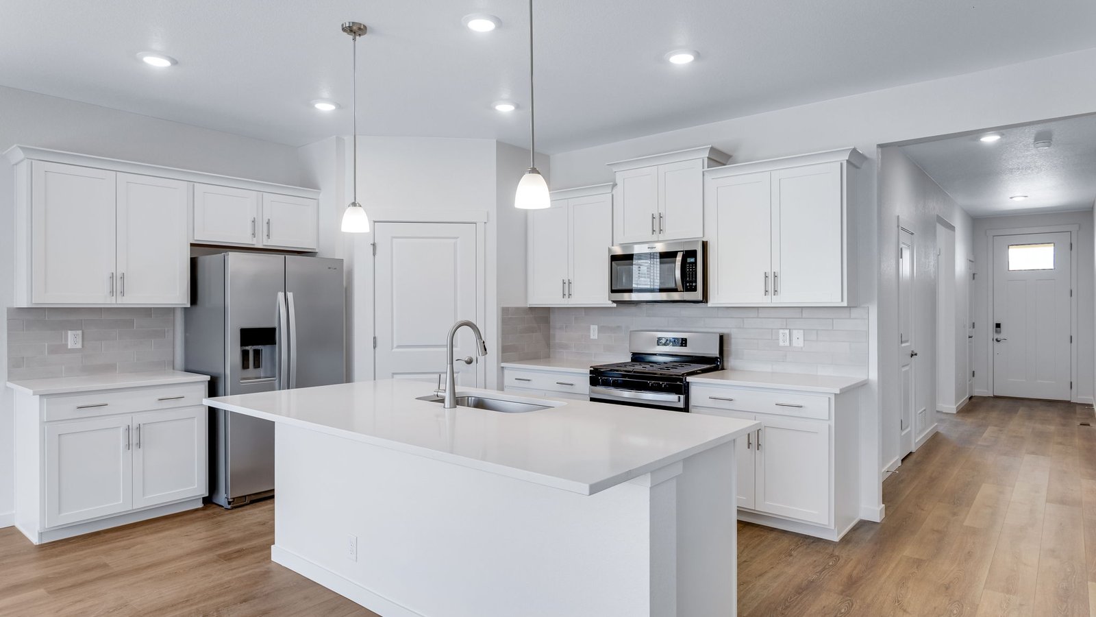 Kitchen with new appliances and new finishes in D.R. Horton home in Parker Colorado