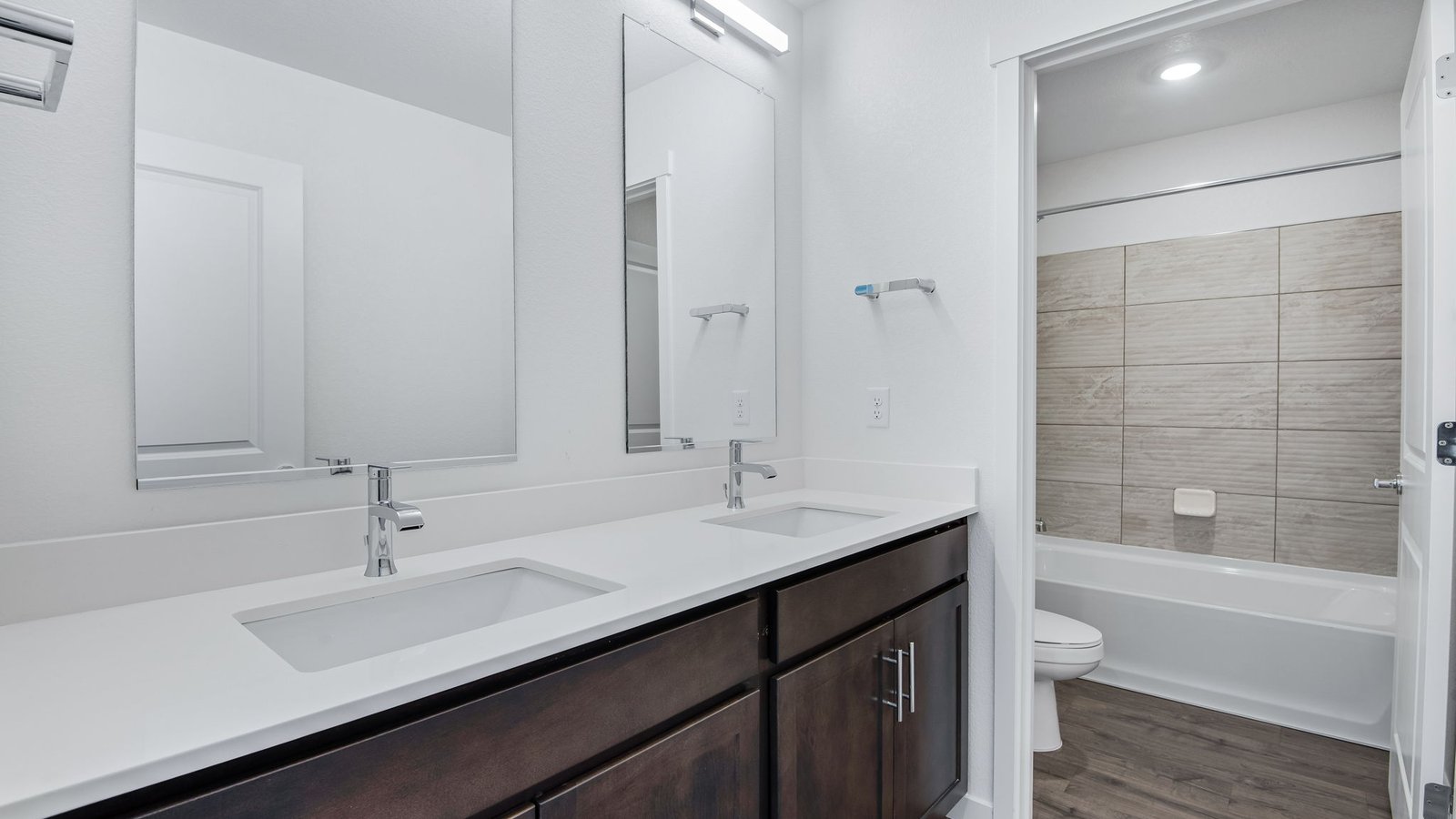 secondary full bath in new home
