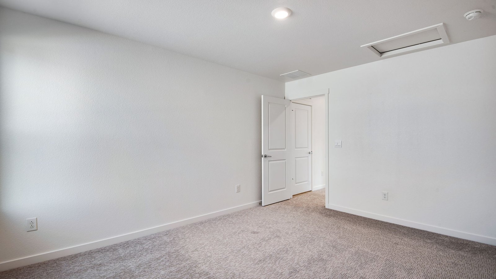 Spacious secondary bedroom in new home in Parker Colorado