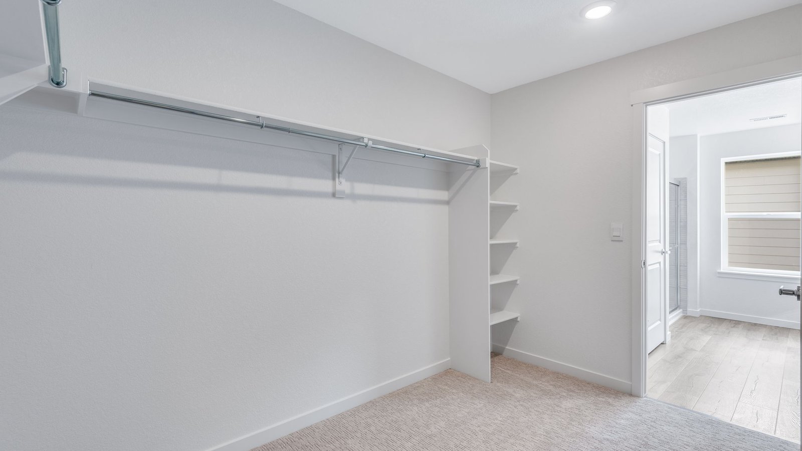 Walk- in Closet