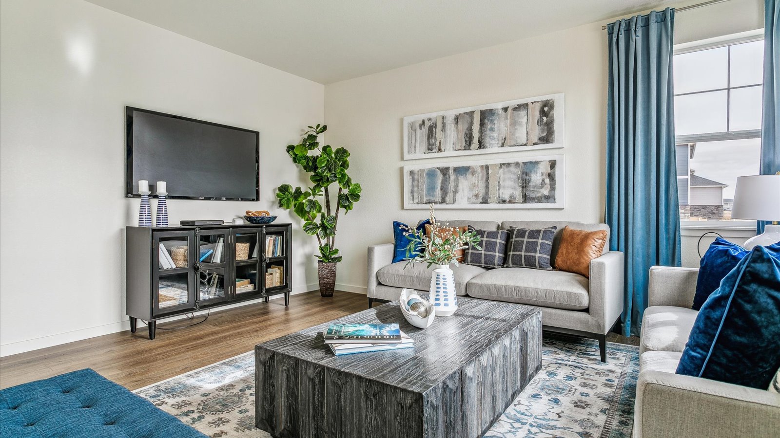 great room in new home commerce city