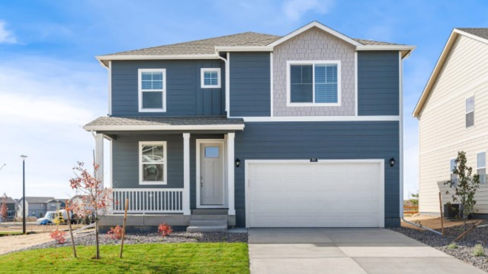 two story home in commerce city