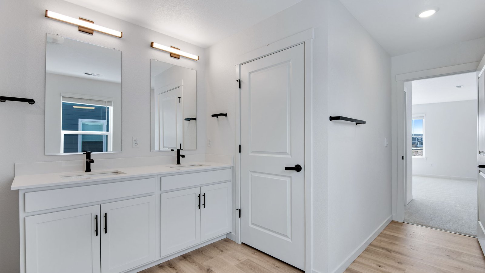primary bath with dual sinks in new construction home elizabeth, co