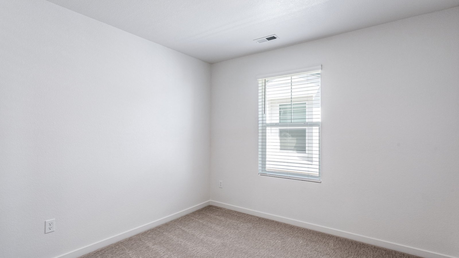 Secondary bedroom in Horizon Uptown community in Aurora Colorado