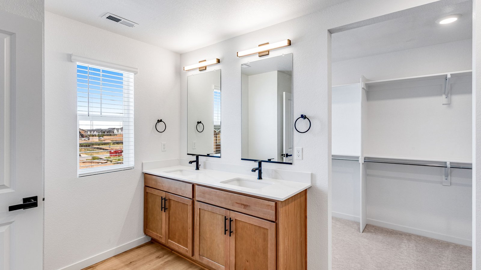 Private attached bathroom with dual sink vanity in new D.R. Horton Horizon Uptown Community