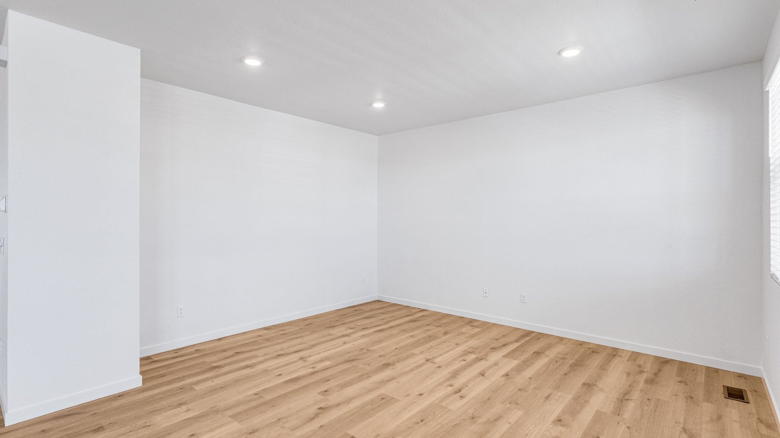 Flexible entryway space in Elbert floorplan