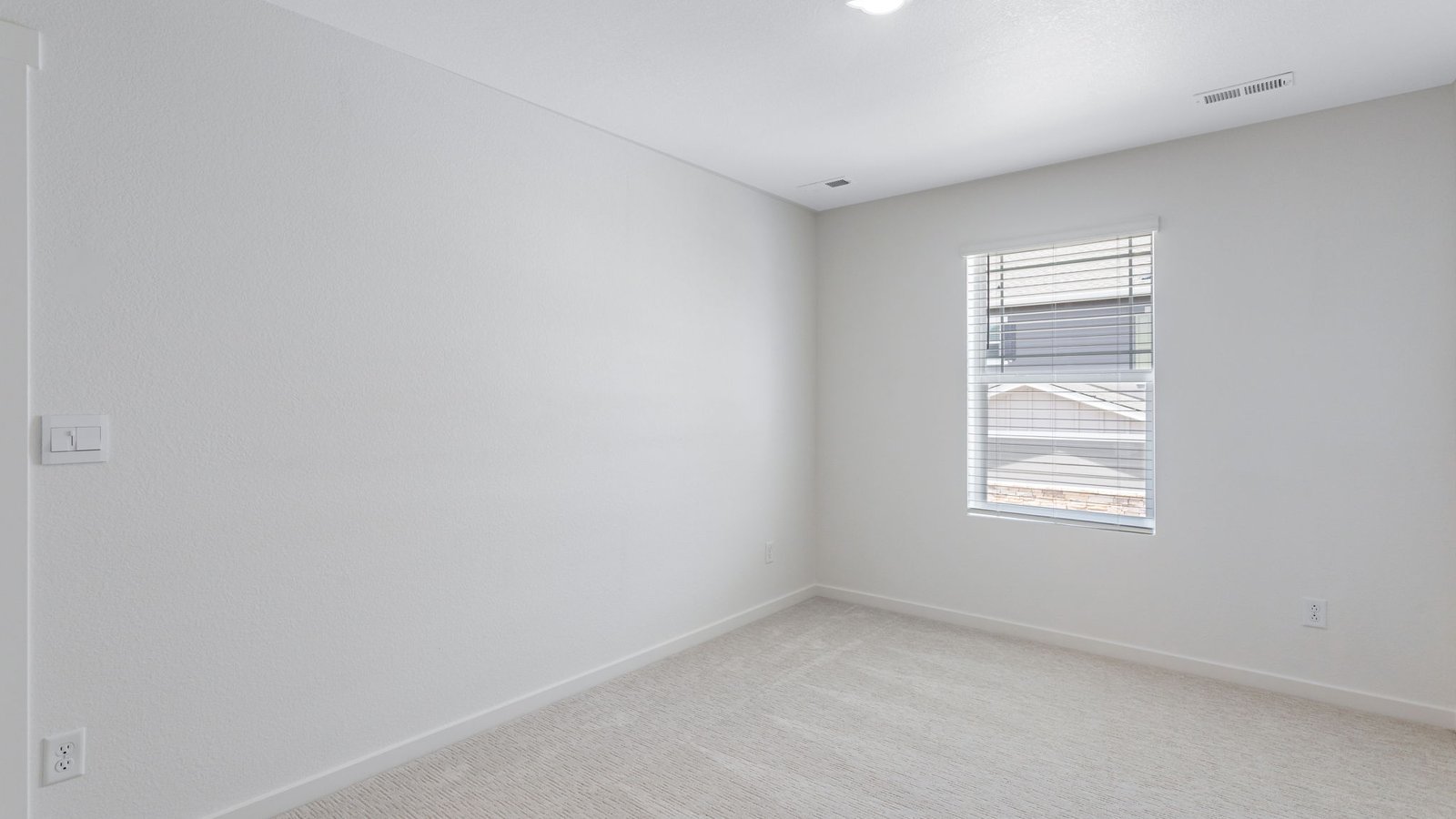 Secondary bedroom of Muirfield floor plan at new D.R. Horton community Horizon Uptown