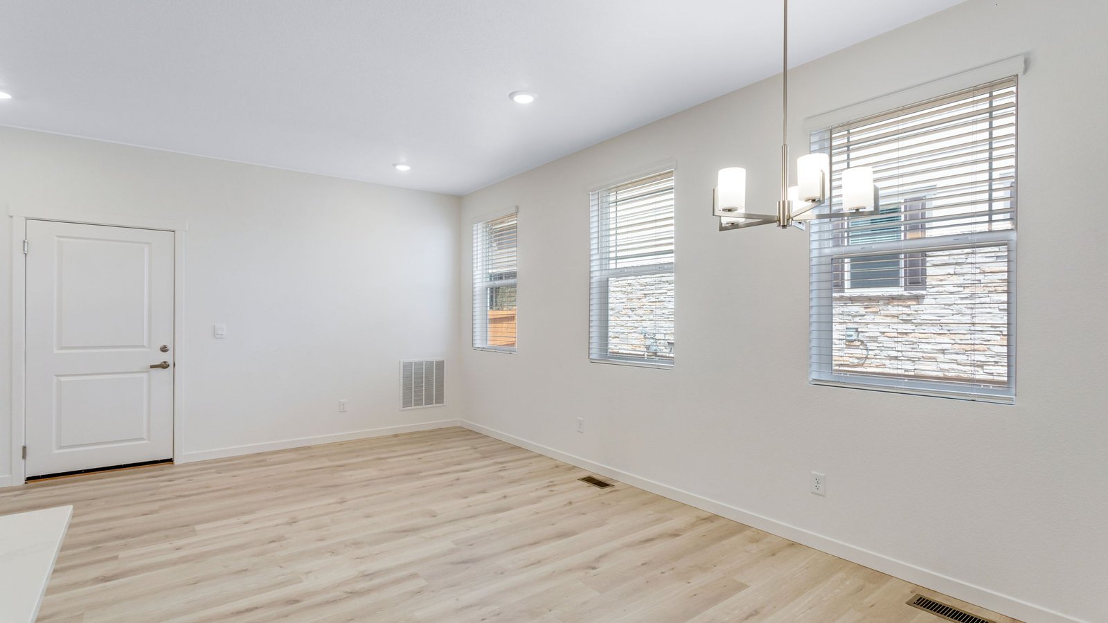 Open Concept main floor in new D.R. Horton Muirfield floor plan