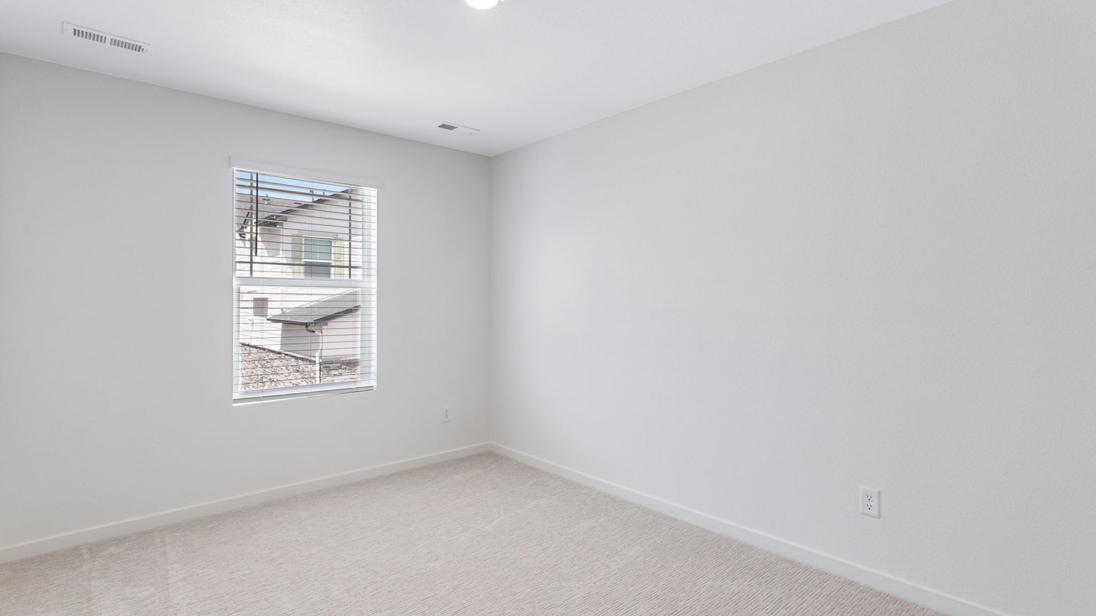 Secondary bedroom in new D.R. Horton Horizon Uptown community